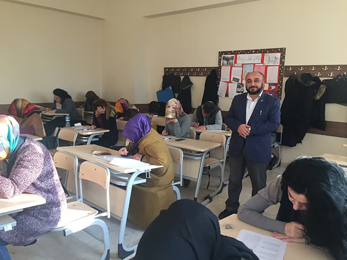 Bu kez öğretmenler sınava girdi