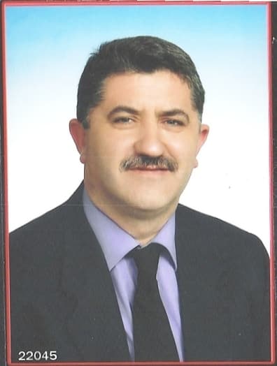 <font face="Arial" size="2" color="#000000"><strong>K&ouml;pr&uuml; Olacağız</strong></font> <p><font size="2"><font face="Arial"><strong><font color="#333399">B&uuml;y&uuml;k bir a&ccedil;ık y&uuml;reklilik ve samimiyetle KOBİ&rsquo;lerin SATSO&rsquo;daki sesi olmak istediğini s&ouml;yleyen H&uuml;seyin &Uuml;r; yapmak istediklerini şu şekilde dile getirdi:</font></strong> &ldquo;Bizlerde bu zor şartlarda halen tezgahımızın başında yanımızda &ccedil;alışan iş&ccedil;ilerimiz ile omuz omuza fiilen &ccedil;alışma hayatının i&ccedil;inde bulunan insanlarız. Yani sorunları yaşayan k&uuml;&ccedil;&uuml;k &ouml;l&ccedil;ekteki KOBİ&rsquo;leriz. Ve bu KOBİ&rsquo;lerin SATSO&rsquo;daki sesi olmak istiyoruz. </font></font></p><p><font face="arial,helvetica,sans-serif" size="2">Se&ccedil;im d&ouml;nemlerinde b&uuml;y&uuml;k sanayi kuruluşlarının temsilcileri tarafından birka&ccedil; dakikalık ziyaretlerle sadece oyuna talip olunan KOBİ&rsquo;ler olmak istemiyoruz.</font></p><p><font face="arial,helvetica,sans-serif" size="2">Bizler k&uuml;&ccedil;&uuml;k &ouml;l&ccedil;ekteki gelişmeye m&uuml;sait KOBİ&rsquo;lerin temsilcileri olarak&nbsp; &uuml;ye ile SATSO meclisi arasında k&ouml;pr&uuml; olacağız.</font></p><p><font face="arial,helvetica,sans-serif" size="2">Bu nedenle SATSO se&ccedil;imlerinde Metal İmalat&ccedil;ıları Meslek Grubunun mozaiğine uygun bir komite &ccedil;alışmasıyla SATSO Meclis &Uuml;yesi adayı olarak &ccedil;alışmalarımıza hızlı bir şekilde devam ediyoruz.&quot; </font></p><p><font face="arial,helvetica,sans-serif" size="2">Kendisini destekleyenleri de unutmayan &Uuml;r, konuşmasını ş&ouml;yle tamamladı:<font color="#333399"> &rdquo;Adaylığımızı a&ccedil;ıkladığımız g&uuml;nden bu yana bizlere g&ouml;sterilen yoğun ilgi ve alakadan dolayı SATSO &uuml;yesi meslektaşlarımıza ve arkadaşlarımıza teşekk&uuml;r ediyoruz.&rdquo;</font></font></p>