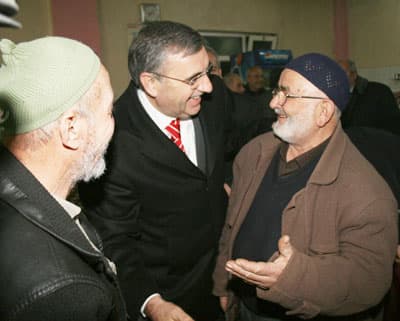 "Hizmet Ak Kadroların İşi, Hizmet Bizim İşimiz"