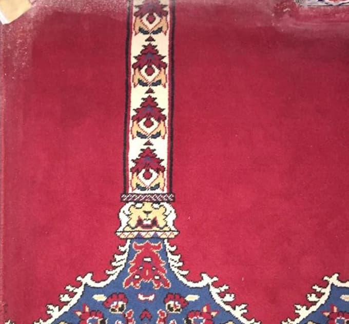 Halıların üzerindeki gizli simgeler vatandaşı bezdirdi
