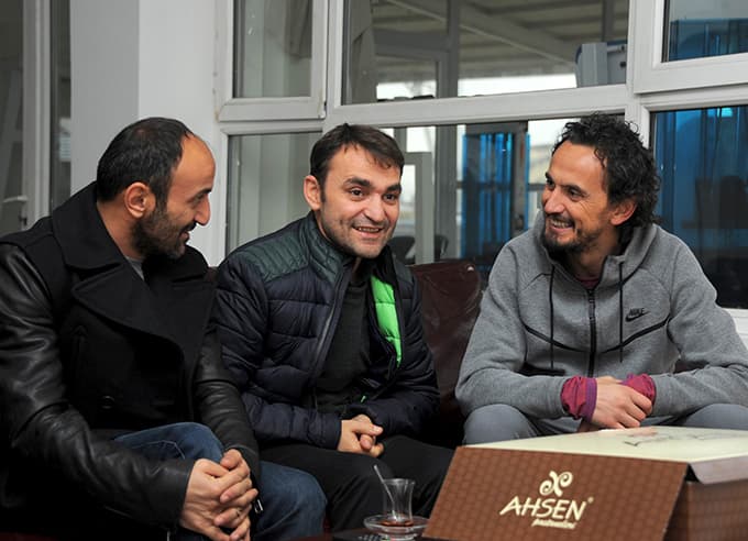 Ünlü oyuncular ve Aşkım Kapışmak'tan Sakaryaspor ziyareti