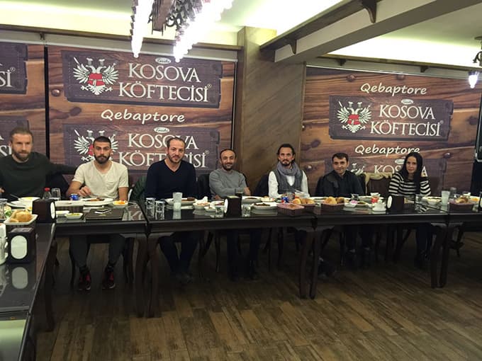 Ünlü oyuncular ve Aşkım Kapışmak'tan Sakaryaspor ziyareti