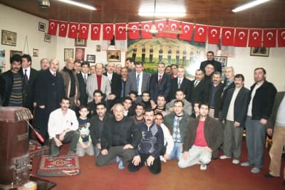 <font size="2"><font face="Arial"><strong><font color="#000000">Sakaryamıza Hizmet Edeceğiz</font></strong><br /><br />Sakarya'nın sosyal, k&uuml;lt&uuml;rel, sanayi ve ekonomik a&ccedil;ılardan daha da gelişmesi ve kalkınması i&ccedil;in &ccedil;alışacaklarını ifade eden Zeki To&ccedil;oğlu, yaklaşan se&ccedil;imlerde destek beklediğini ifade etti. Sakarya'da bir&ccedil;ok k&uuml;lt&uuml;r derneği bulunduğunu s&ouml;zlerine ekleyen Zeki To&ccedil;oğlu, <font color="#333399">&quot;Sakaryamızda farklı coğrafyalardan gelip buraya yerleşen bir&ccedil;ok insanımız var. Bu insanlarımız da kendi k&uuml;lt&uuml;rlerini kurdukları derneklerle yaşatıyorlar. Anadolu'nun zenginliğini Sakarya'da g&ouml;rmek &ccedil;ok g&uuml;zel. Se&ccedil;ilmemiz durumunda inşallah hep birlikte g&uuml;zel Sakaryamıza hizmet edeceğiz. Hizmet sunumunda ve katılımın sağlanması konusunda, mahalle y&ouml;netimlerimizden, k&uuml;lt&uuml;r derneklerimizden yararlanacağız&quot;</font> diye konuştu. <br /><br />Ziyaretten duydukları memnuniyeti dile getiren dernek &uuml;yeleri, ziyaretin sonunda Zeki To&ccedil;oğlu ile fotoğraf &ccedil;ektirdi.</font></font>