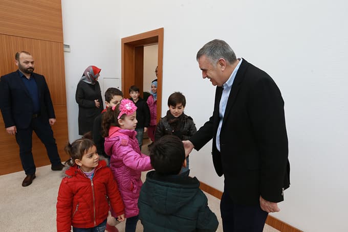 ''Dünyaya rağmen biz elinizi sımsıkı tutacağız''