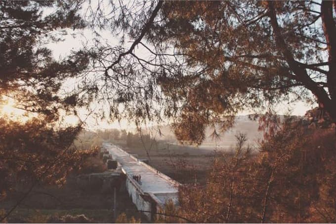 Fotoğraf makinelerini alıp Justinyanus Köprüsü'ne gittiler