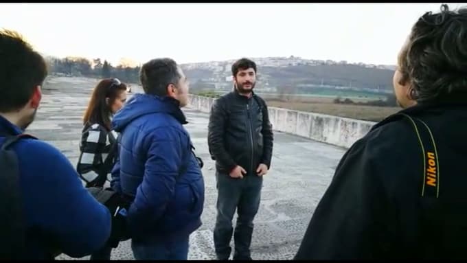 Fotoğraf makinelerini alıp Justinyanus Köprüsü'ne gittiler