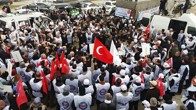 Eğitim Bir-Sen Sakarya Şubesi de sınır kapısına gitti
