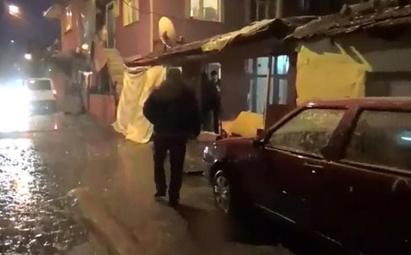 Yeni Mahalle'ye polis baskını: 20 gözaltı!