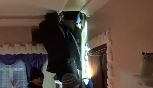 Yeni Mahalle'ye polis baskını: 20 gözaltı!