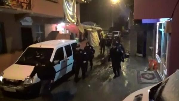Yeni Mahalle'ye polis baskını: 20 gözaltı!