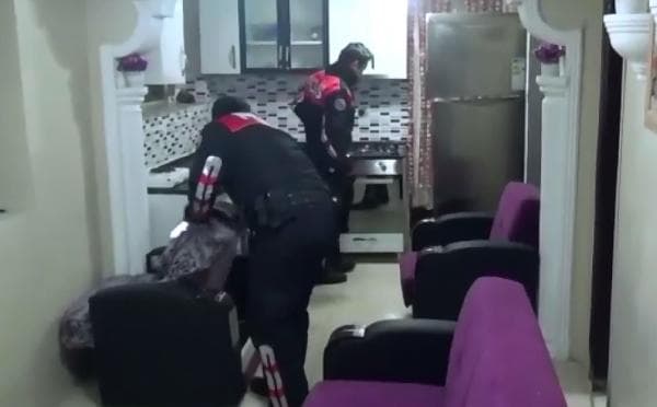 Yeni Mahalle'ye polis baskını: 20 gözaltı!