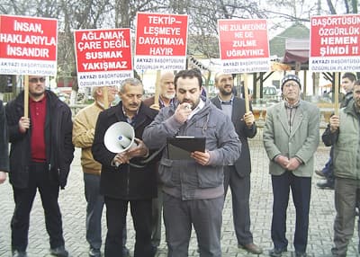 <font size="2"><font face="Arial"><strong><font color="#333399">Alemdar, a&ccedil;ıklamasında şu ifadelere yer verdi:</font></strong>&nbsp;&quot;Bug&uuml;nlerde dini değerleri istismar etmeye devam eden ve her mahallede Kur'an kursu a&ccedil;mayı taahh&uuml;t edenlerin yine bu yasak&ccedil;ı, baskıcı zihniyetin temsilcileri olması manidardır.<strong> Uzun yıllar boyunca M&uuml;sl&uuml;man halkımızın inan&ccedil;larını s&ouml;m&uuml;rerek siyasi rant elde eden s&ouml;z&uuml;m ona laik Kemalist &ccedil;evrelerin insan hakları ve hukukun &uuml;st&uuml;nl&uuml;ğ&uuml;nden anladıkları şey de budur: S&ouml;m&uuml;rmek. </strong>Her ne kadar Diyanet İşleri Başkanlığı yetkilileri malum &ccedil;evrelerin se&ccedil;im vaadi olarak Kur'an kursu a&ccedil;ma kampanyalarını memnuniyetle karşıladıklarını ifade etse de biz insan hakları savunucuları bu t&uuml;r siyasi şovların inan&ccedil; s&ouml;m&uuml;r&uuml;s&uuml; kokan yaklaşımların, aynı zamanda bir insan hakkı ihlali olduğuna ve dini değerlerin se&ccedil;im malzemesi yapılamayacağına inanıyoruz. &Ouml;zellikle bu konuda hi&ccedil;bir d&ouml;nemde samimiyet sınavını ge&ccedil;emeyenlerin bu t&uuml;r yaklaşımlarını inandırıcı bulmuyoruz. Şayet bu samimiyeti taşıyorlarsa, yeni ve &ouml;zg&uuml;rl&uuml;k&ccedil;&uuml; bir anayasanın yapılmasına ve inan&ccedil; &ouml;zg&uuml;rl&uuml;ğ&uuml; &ouml;n&uuml;ndeki t&uuml;m yasakların kaldırılmasına destek olmaları gerektiğine<br />inanıyoruz. Aksi halde bu t&uuml;r şovlara kimse itibar etmez. Akyazı Baş&ouml;rt&uuml;s&uuml;ne &Ouml;zg&uuml;rl&uuml;k Platformu olarak inan&ccedil; &ouml;zg&uuml;rl&uuml;ğ&uuml;m&uuml;z&uuml; her t&uuml;rl&uuml; siyasi polemikten, kirli se&ccedil;im vaatlerinden ve hesaplarından uzak olarak kararlılıkla s&uuml;rd&uuml;receğimizi bir kez daha kamuoyuna ilan ediyoruz.&quot;&nbsp; </font></font>