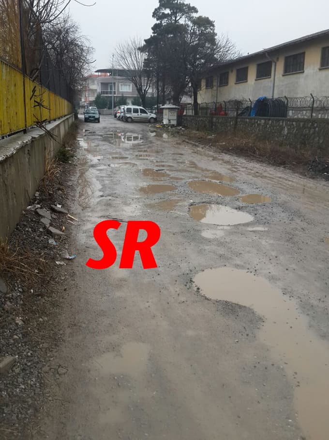 "Her gün bu yoldan yürüyüp işe gidiyoruz!"