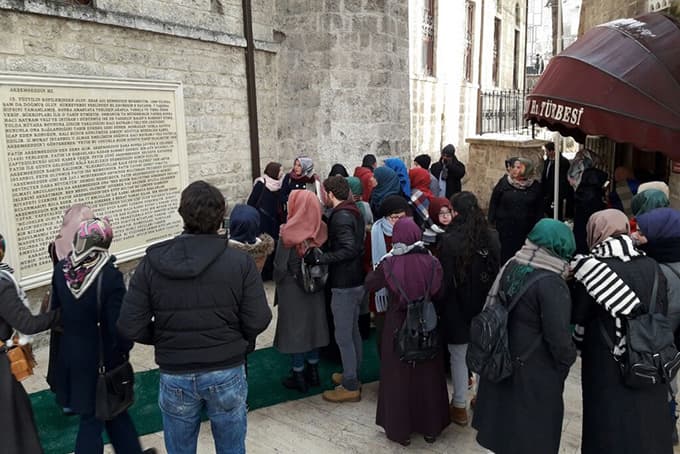 Adım adım tarihin peşindeler