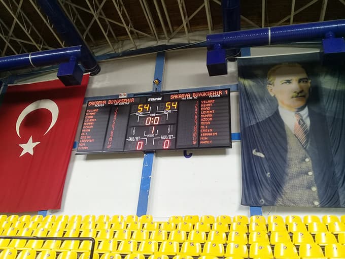 Salonun skorboard sistemi yenilendi