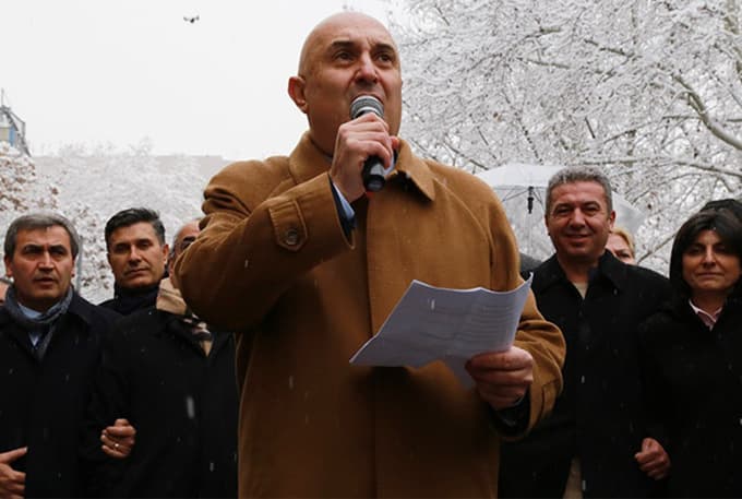 Özkoç'tan sert ifadeler ''Sen başkan olamadın diye mi?''