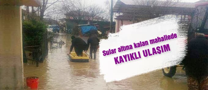 Sular altına kalan mahallede kayıklı ulaşım