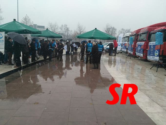 Halep için TIR'lar Demokrasi Meydanı'ndan kalktı