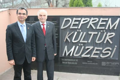 CHP'li Hatunoğlu, Deprem Müzesini Gezdi