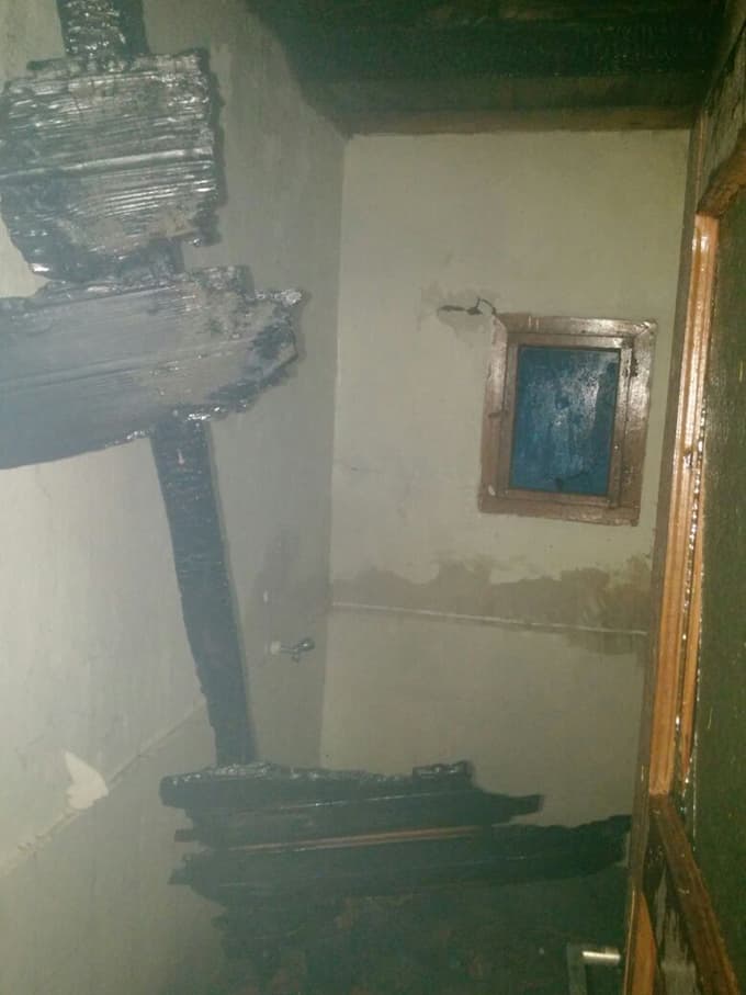 Evin çatısı cayır cayır yandı