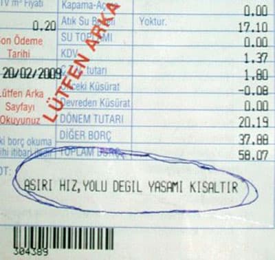 <font size="2"><font face="Arial"><strong>Sakarya'da Su Faturasıyla 190&nbsp;Bin Kişiye&nbsp;Ulaşıldı</strong><br /><br /></font></font><font face="Arial" size="2">Adapazarı Su ve Kanalizasyon İdaresi (ADASU) Genel M&uuml;d&uuml;r&uuml; R&uuml;stem Keleş, emniyetten su faturaları &uuml;zerinde uyarıcı trafik yazıları yazılması talebini memnuniyetle karşıladıklarını s&ouml;yledi.<br /><br /></font><font face="Arial"><font size="2">Trafik bilincinin oluşmasına herkesin elinden gelen katkıyı sağlamasını isteyen Keleş<font color="#333399"> &quot;Emniyetin bu y&ouml;ndeki talebini olumlu karşıladık. Bize trafikle ilgili bazı uyarıcı yazılar g&ouml;nderdiler. İ&ccedil;inden se&ccedil;tiğimiz bir yazıyı faturaya yazmamızı istediler. Biz de bu ayki 190 bin abonenin su fatura bildiriminin not kısmına 'Aşırı hız yolu değil, yaşamı kısaltır' yazısını koyduk. Vatandaşlardan da olumlu tepkiler aldık. Eğer talep devam ederse bu uygulamayı s&uuml;rd&uuml;rebilir, her ayki su faturasına farklı uyarıcı yazılar koyabiliriz. Trafik bilincinin artırılmasına katkı sağlamak bizi de &ccedil;ok sevindirir.&quot;</font> diye konuştu.<br /><br /></font><font size="2">Faturaları &ouml;zellikle bayanların dikkatle incelediklerini ifade eden Keleş, eşlerine bu uyarıları mutlaka okutturacaklarını dile getirerek, bu y&ouml;ntemin trafik bilincinin oluşmasına katkı sağlayacağını d&uuml;ş&uuml;nd&uuml;ğ&uuml;n&uuml; s&ouml;zlerine ekledi.</font></font>