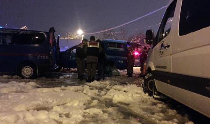 Komşusunu satırla öldürdü!