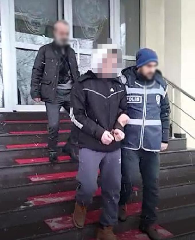 'Neden bakıyorsun?' diye bıçaklayıp öldürdü