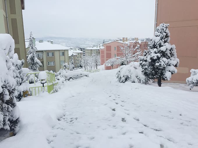 Kar kalınlığı 25 santimetreye ulaştı