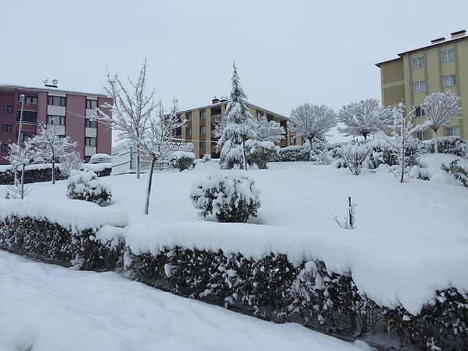 Kar kalınlığı 25 santimetreye ulaştı