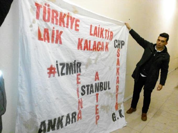 Serdivan AVM'de pankart gerginliği