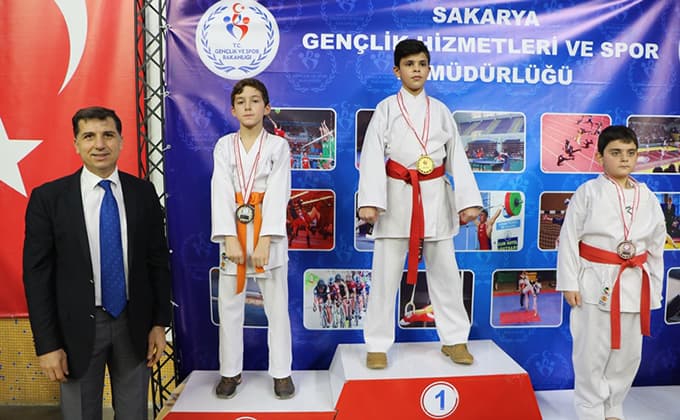 Karatede gençlik şöleni
