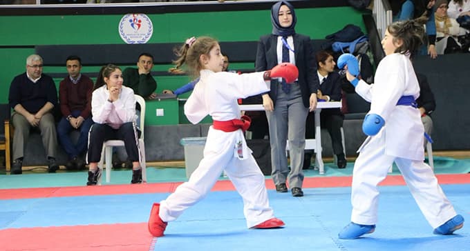 Karatede gençlik şöleni