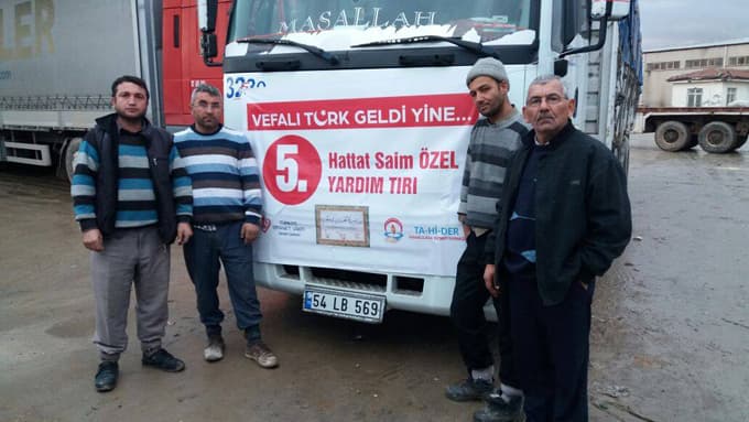 Olumsuz hava şartlarına rağmen sınıra ulaştılar