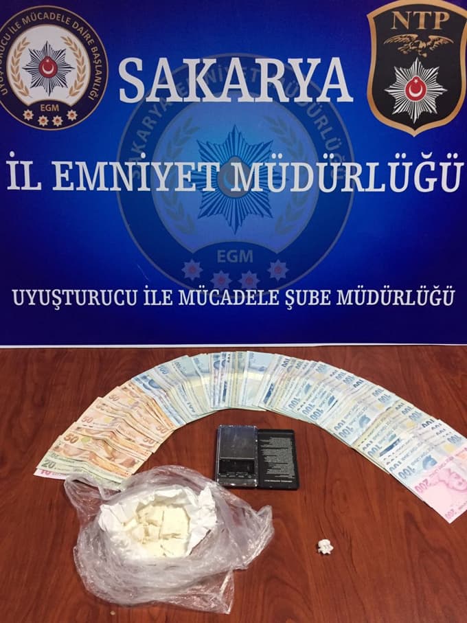 Cinayet zanlısı kokainle yakalandı!