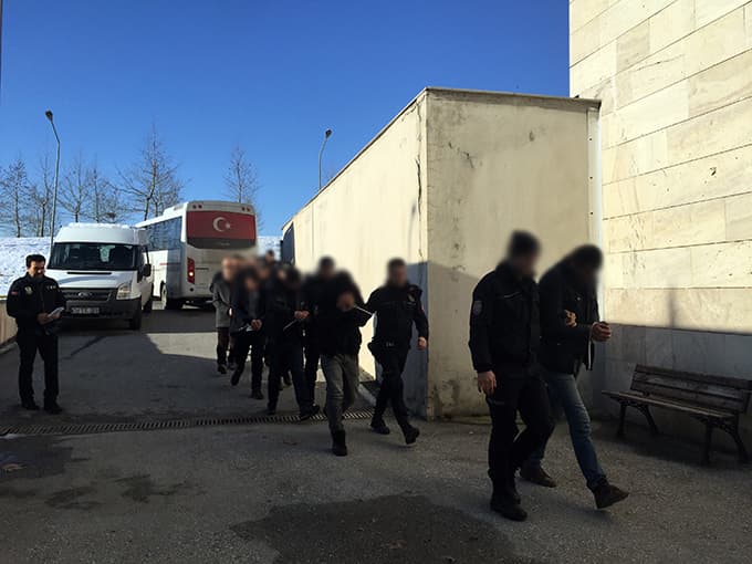 PKK'lı olduğu iddia edilen 8 kişi adliyeye sevk edildi