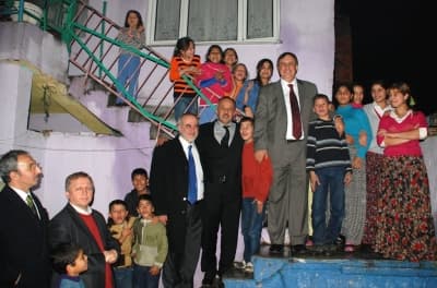 Enver Toçoğlu, Romanlarla Roman Oynadı