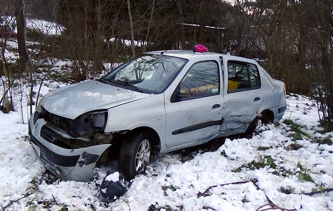 Kontrolü kaybedip tarlaya uçtu