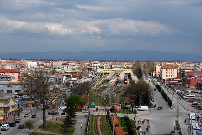 Rayların yer altına alınması için bakanla görüştü