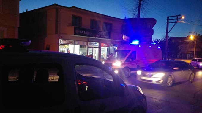 Arkadaşına kızıp arabasının lastiklerini kesti