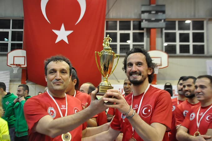 Başsavcı ve rektör, sahaya indi