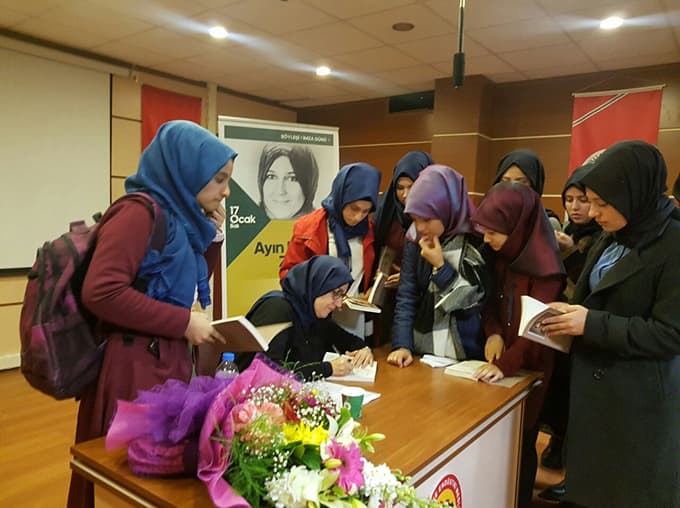 Yazar  Sare Çizmecioğlu Sakarya'daydı