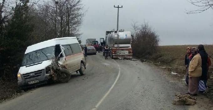 Çocuklar üşümemeleri için jandarma aracına taşındı