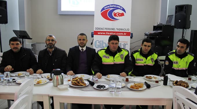 Servis şoförlerine trafik kuralı eğitimi