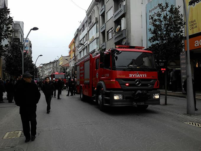 Çark Caddesi'nde yangın korkuttu