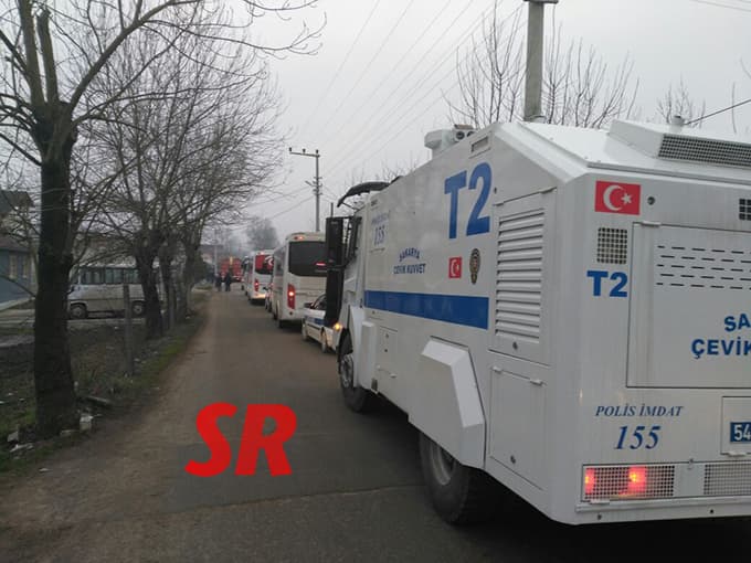 Polis, TOMA'larla yıkıma geldi