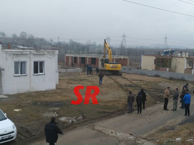 Polis, TOMA'larla yıkıma geldi