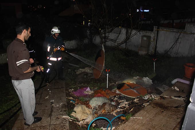 Çöp atmaya çıkınca yangını farkettiler