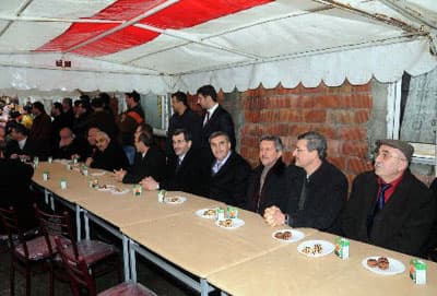 Romanlardan Göbekli Dernek Açılışı