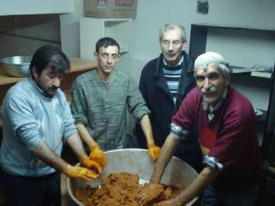 Tacettin Özkaraman'dan Çiğ Köfteli Tanışma Toplantısı
