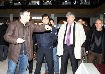 <strong><font face="Arial" size="2" color="#000000">Kişileri Bankaya Y&ouml;nlendireceğiz</font></strong> <p><font size="2"><font face="Arial">Kaya, şunları s&ouml;yledi; <font color="#333399">&quot;Tapular &ccedil;ıktıktan sonra dairelerin bayındırlık birim fiyatına g&ouml;re ger&ccedil;ek değerini belirleyeceğiz. Kişileri bankaya y&ouml;nlendireceğiz. Toplanan paralarla belediyeye ruhsat yapı har&ccedil;ları &ouml;denerek kat ittifak tapuları &ccedil;ıkacak. Bunu da profesyonelliğe d&ouml;kerek banakadan paranın yaptırım g&uuml;c&uuml;n&uuml; kullanarak daireleri hızla teslime edeceğiz.</font></font></font></p>